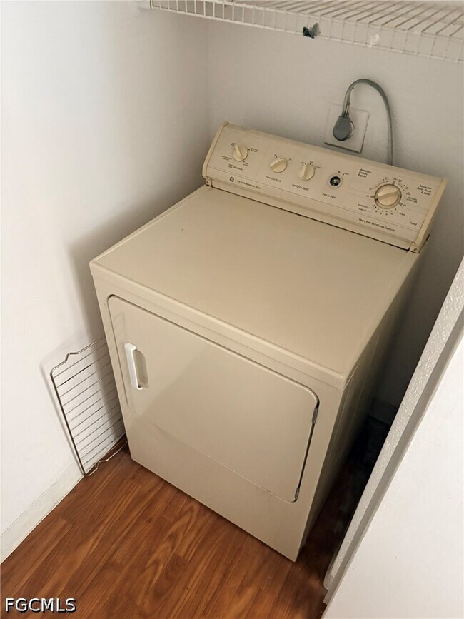 Building Photo - 2855 Winkler Ave