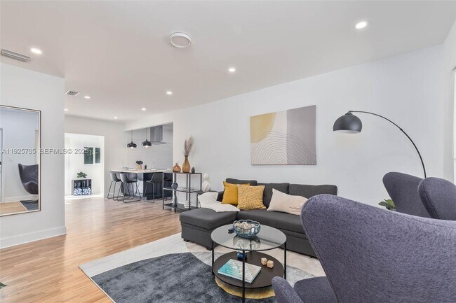 Building Photo - 260 NE 46th St