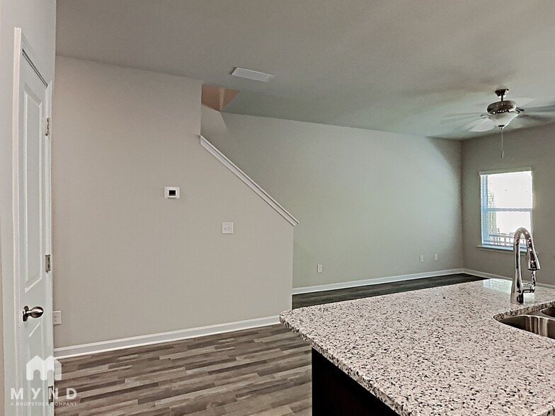 Building Photo - 4940 Lower Elm St