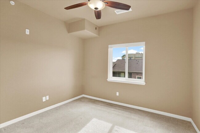 Building Photo - (11RO#401) Clocktower Condo - 1 bedroom, 1 bath.