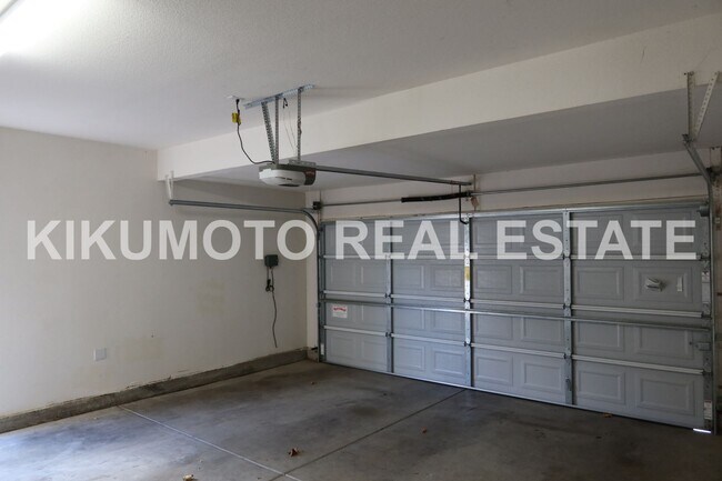 Building Photo - Lakefront 4 bedroom, 3 bath, 3 car  in the Lakeside Community