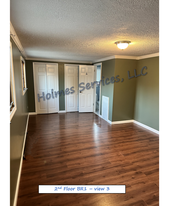 Huge upper BR 1 - closets & door to bathroom - 619 S Gainsborough Ave