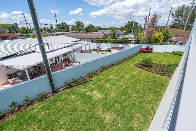 Building Photo - 320 Florida Blvd