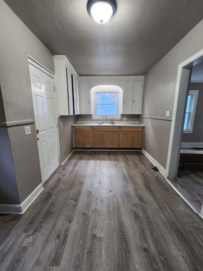 Building Photo - Two Bedroom Single Family Home!