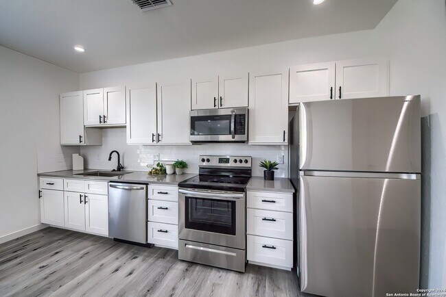Building Photo - 2066 Dry Creek