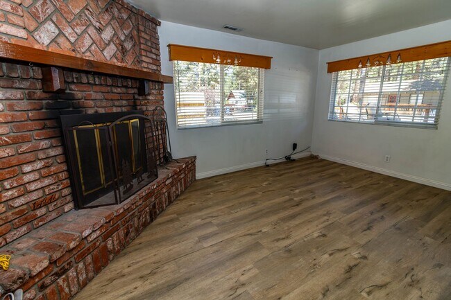 Building Photo - 804 Robinhood Blvd