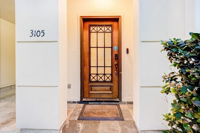 Building Photo - 3105 Fairdale Oaks E