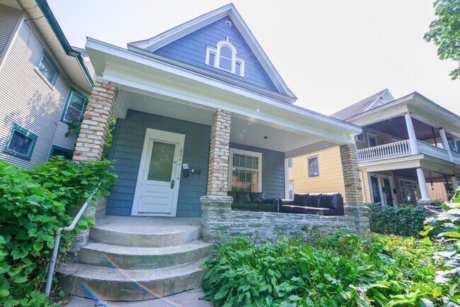 Building Photo - 2541 Aldrich Ave S