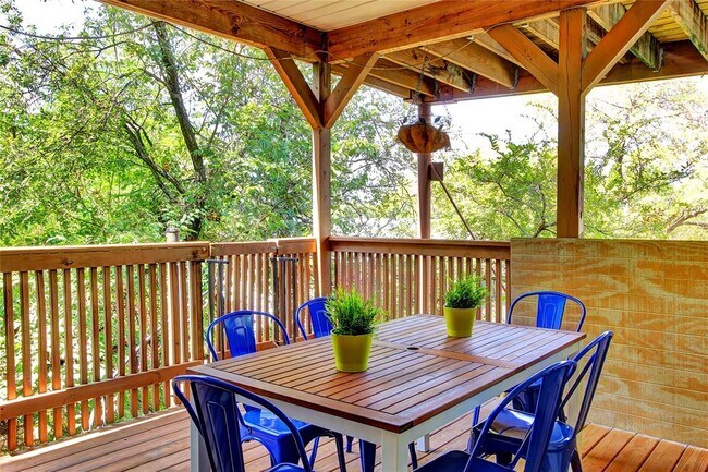 Building Photo - 2208 Trailside Dr
