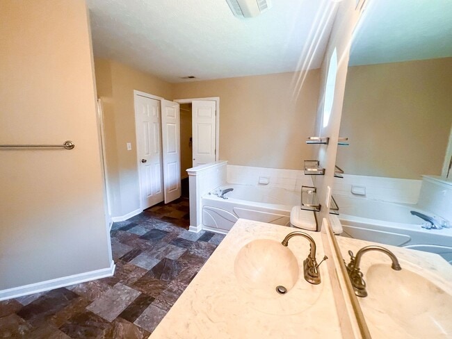 Building Photo - 10640 Northern Dancer Dr