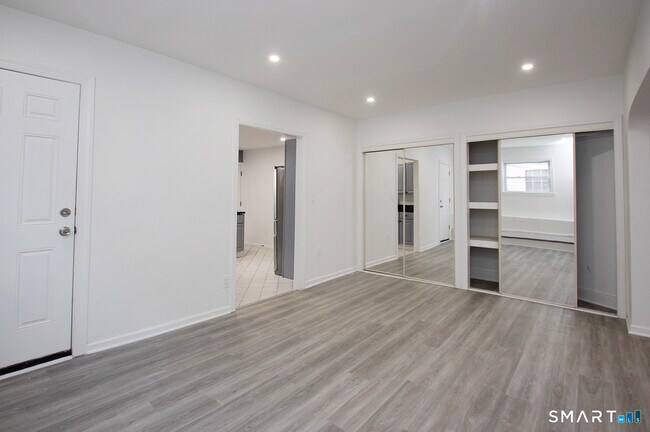 Building Photo - 2879 Fairfield Ave