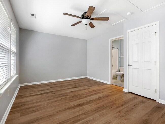 Building Photo - Third Ward Stunner-Uptown Location!