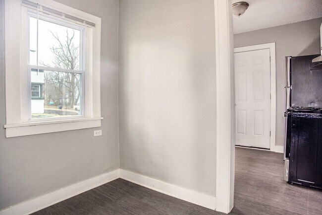 Building Photo - SEE IT NOW: Charming Updated Home in a Qui...