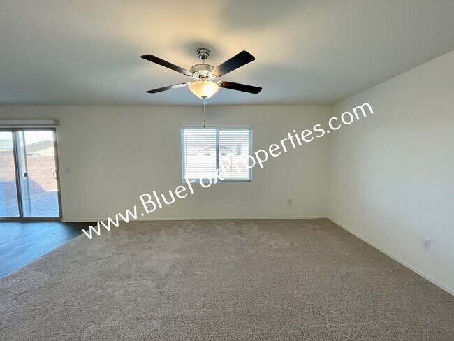 Building Photo - 12854 N Peony Dr