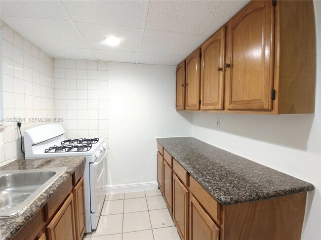 Building Photo - 1265 W 24th St