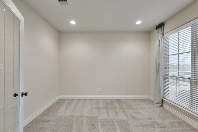 Building Photo - 2882 Coral Sky