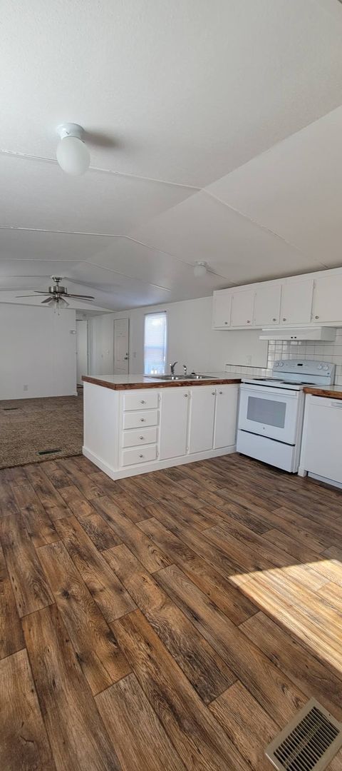 Building Photo - Ready to Move in