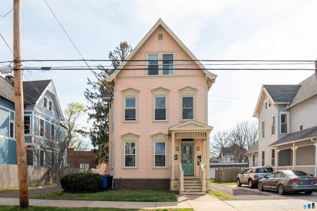 Building Photo - 118 Lawrence St