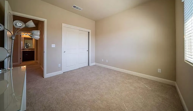 Building Photo - Loaded with Space and Amenities!