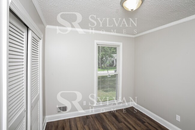 Building Photo - Carve Out a Great Life Here!