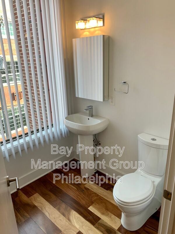 Building Photo - 842 N American St