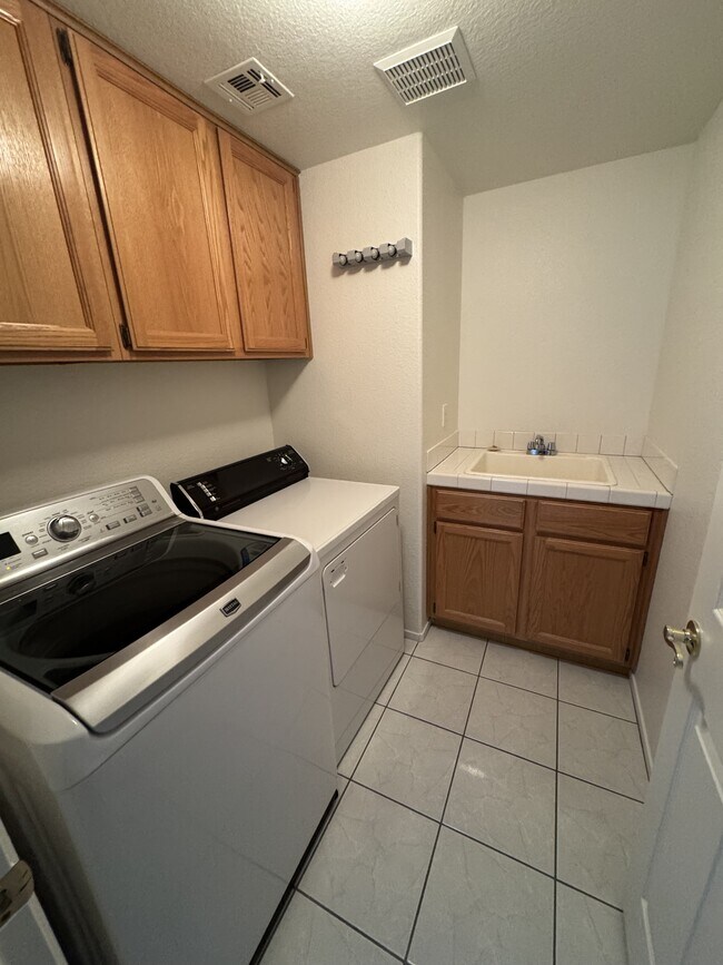 Building Photo - 7621 Belmondo Ln