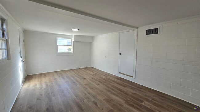 Building Photo - 101 Vivian Dr