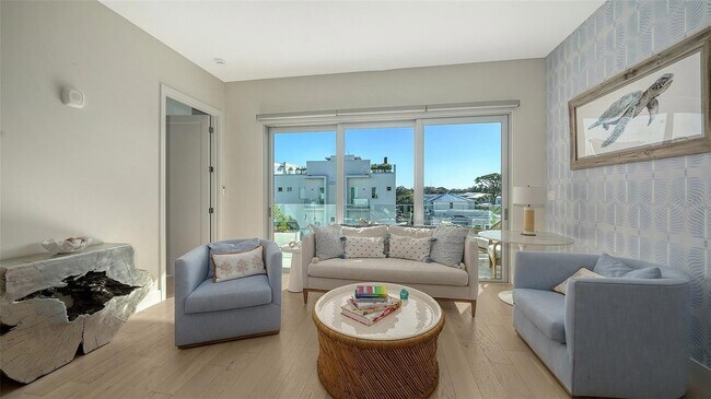 Building Photo - 635 S Orange Ave