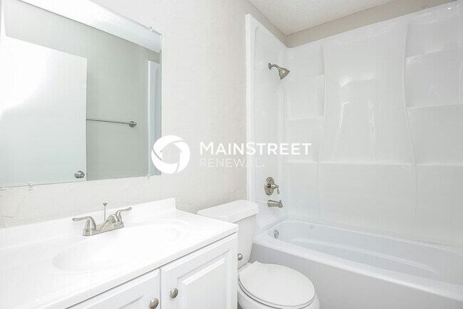 Building Photo - 4 Bedroom Pet-Friendly Home in Grand Prairie, TX with Main Street Renewal