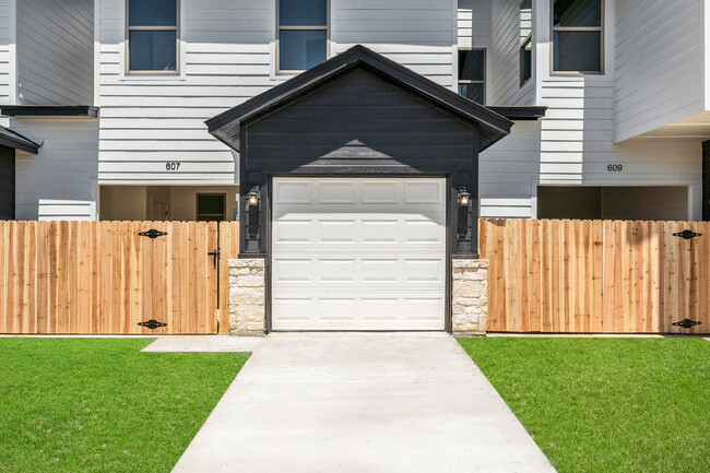 Building Photo - Tarver Ridge Townhomes