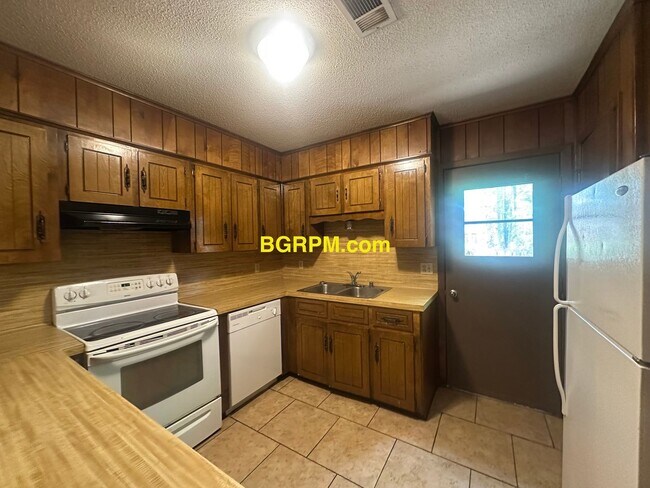 Building Photo - 1515 Pine Dr