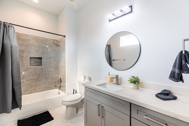 Building Photo - 4924 Winnetka St