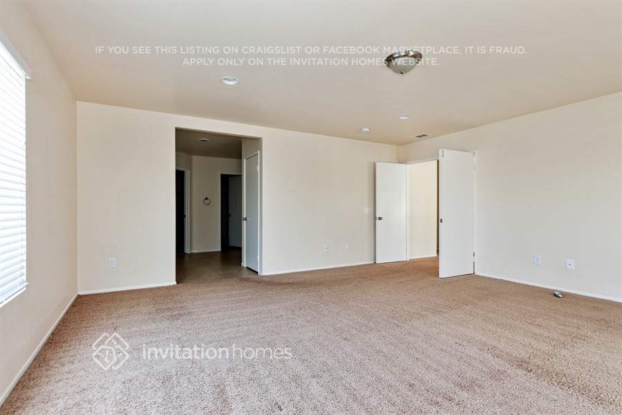 Building Photo - 2533 Carolyn Dr