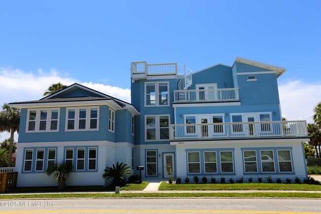 Building Photo - 630 2nd St S