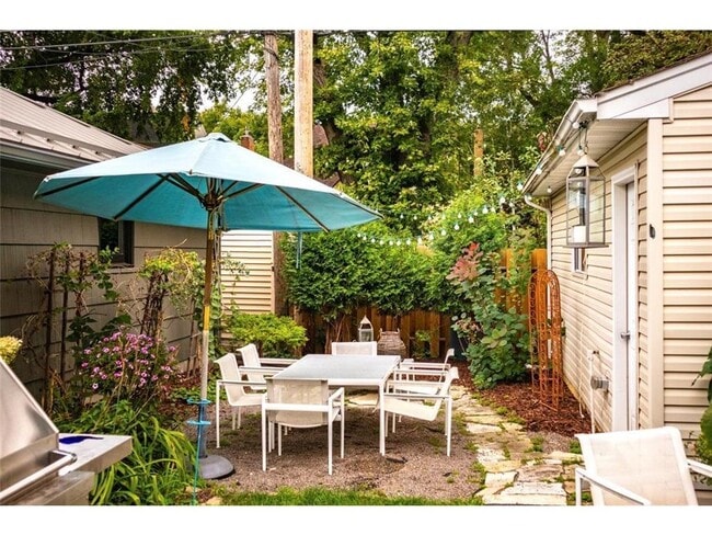 Building Photo - 4325 Chowen Ave S