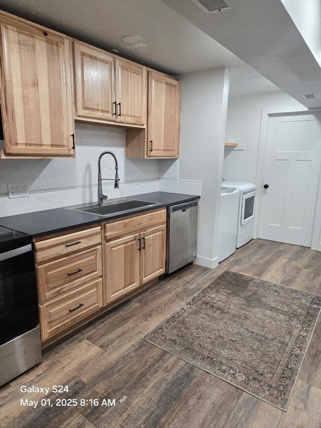 Building Photo - 309 E 200 S