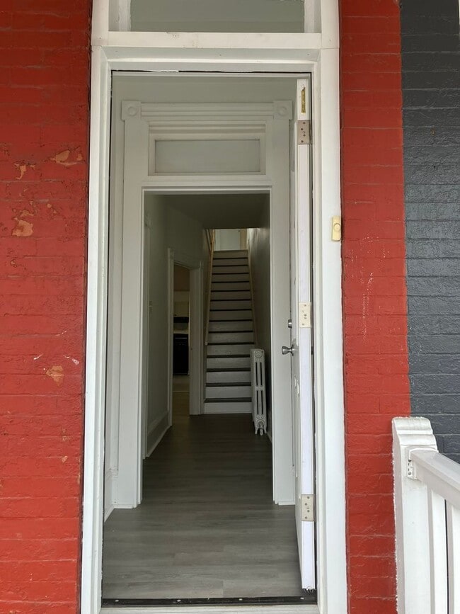 Primary Photo - 422 John St