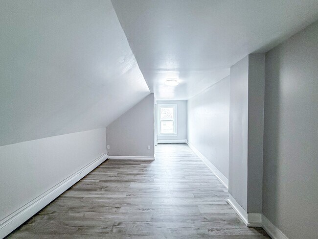 Building Photo - 18 Ellsworth St