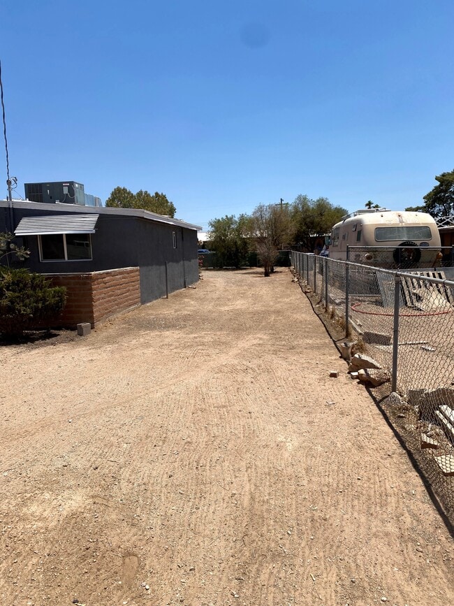 Building Photo - 174 W Borrego St