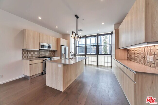 Building Photo - 1824 Redondo Blvd