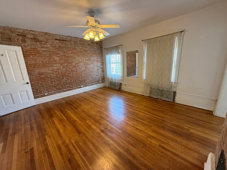 Building Photo - 411 Bluff St