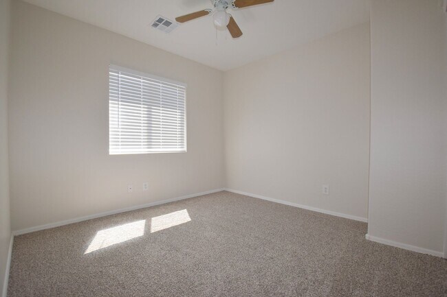 Building Photo - 4307 E Meadow W Ln