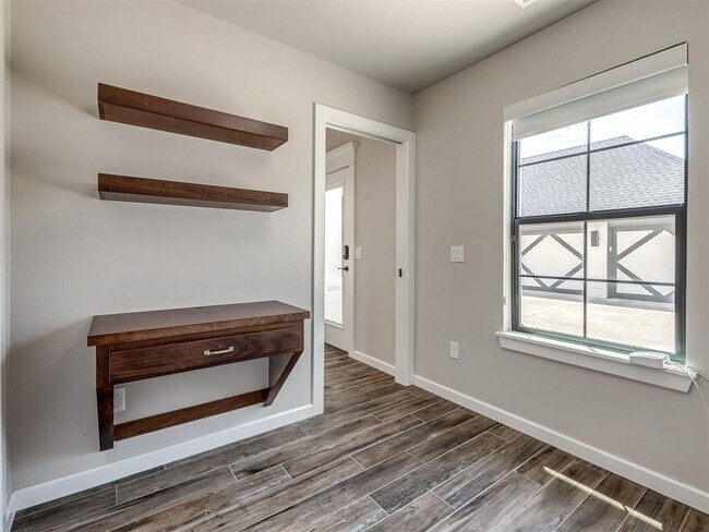 Building Photo - 4001 Timber Valley Dr