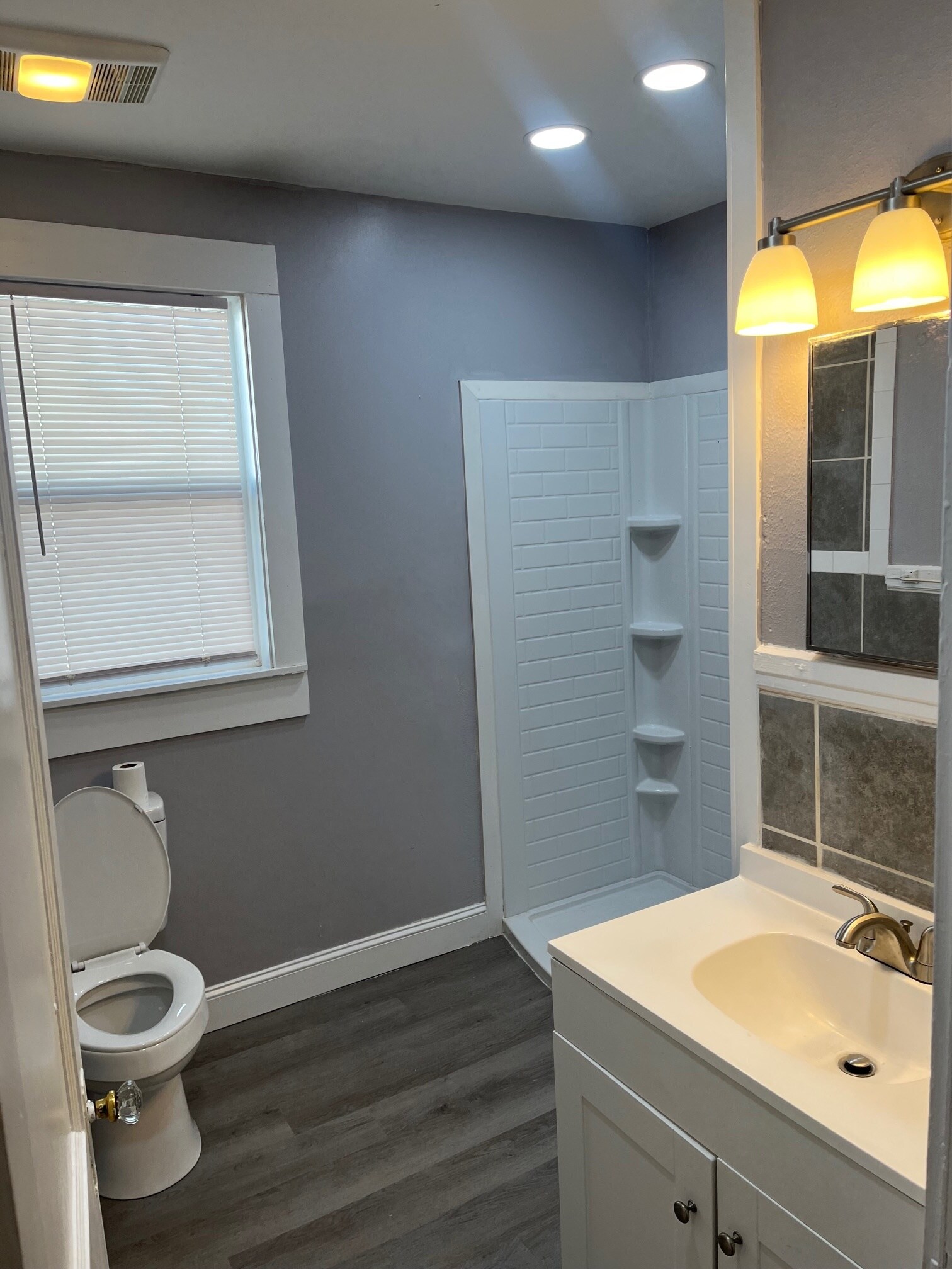 Bathroom - 438 3rd Ave SW