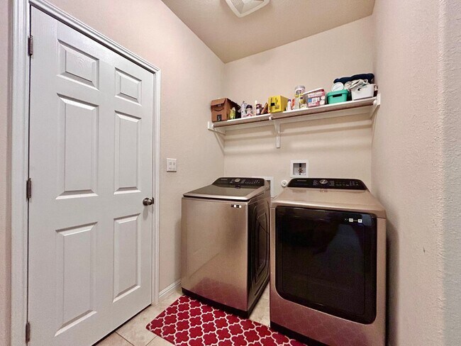 Building Photo - 445 Arrowhead Vine St