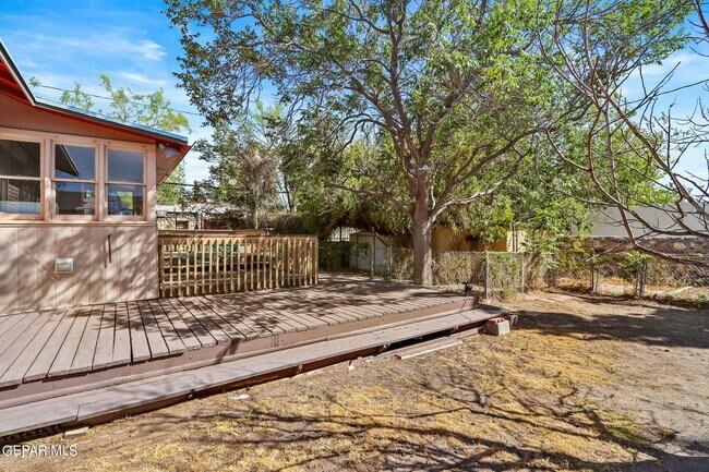 Building Photo - 2709 N Florence St