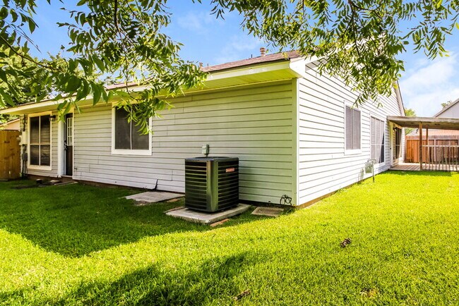 Building Photo - 2222 Victoria Ct