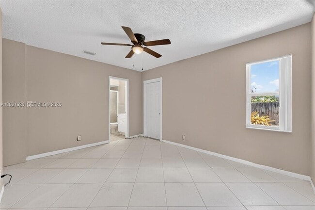 Building Photo - 11135 NW 25th Ct