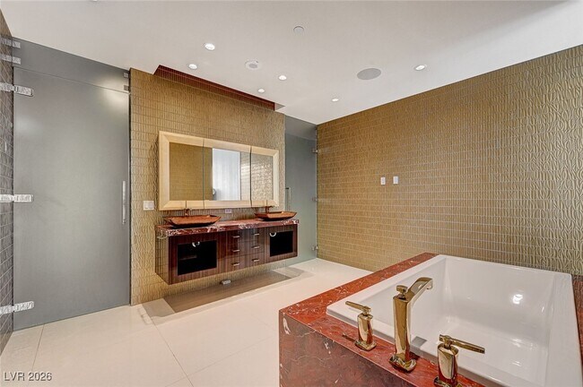 Building Photo - 3750 S Las Vegas Blvd