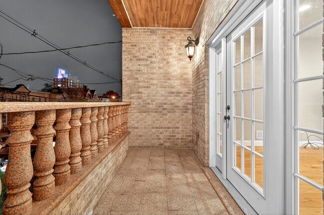 Building Photo - 213 Claremont Ave